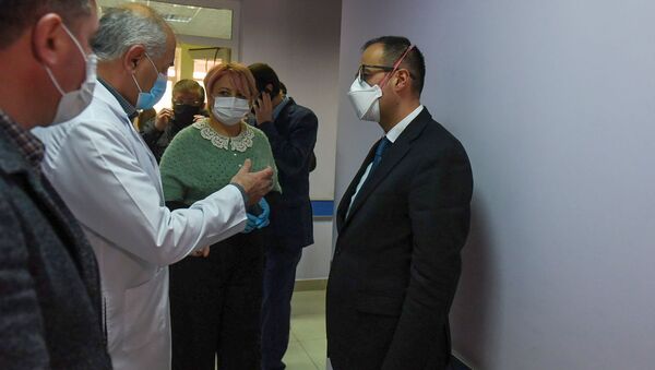 Министр здравоохранения Арсен Торосян в медцентре Гавара (29 апреля 2020). Гавар - Sputnik Արմենիա