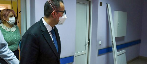 Министр здравоохранения Арсен Торосян в медцентре Гавара (29 апреля 2020). Гавар Министр здравоохранения Арсен Торосян в медцентре Гавара (29 апреля 2020). Гавар - Sputnik Արմենիա