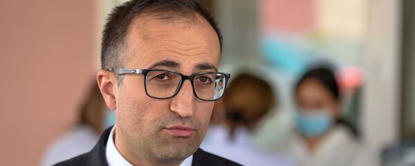 Министр здравоохранения Арсен Торосян в медцентре Гавара (29 апреля 2020). Гавар Министр здравоохранения Арсен Торосян в медцентре Гавара (29 апреля 2020). Гавар - Sputnik Արմենիա