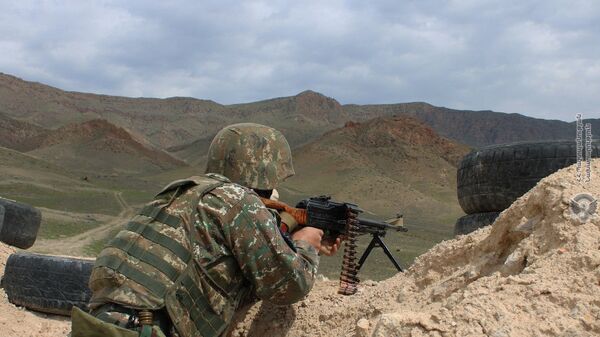 Армянские военнослужащие на практических занятиях по боевой подготовке - Sputnik Արմենիա
