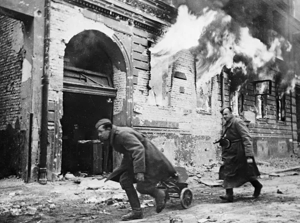 Советские войска в Берлине, 1945 год Советские войска в Берлине, 1945 год - Sputnik Армения