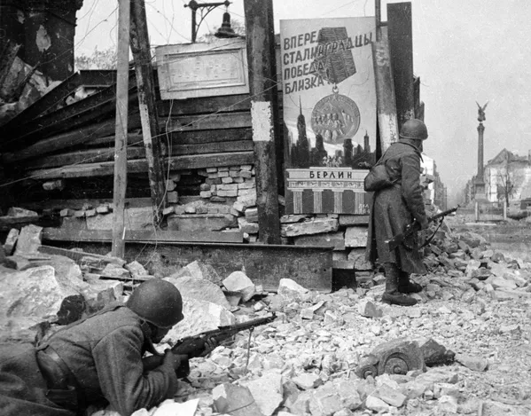 Уличные бои в Берлине, 1945 год Уличные бои в Берлине, 1945 год - Sputnik Армения