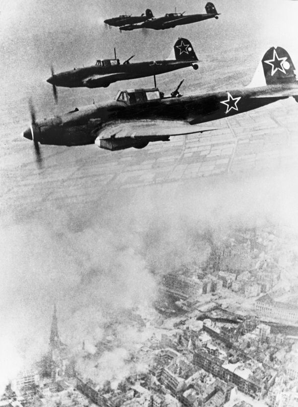 Советские самолеты летят курсом на Берлин, 1945 год - Sputnik Армения