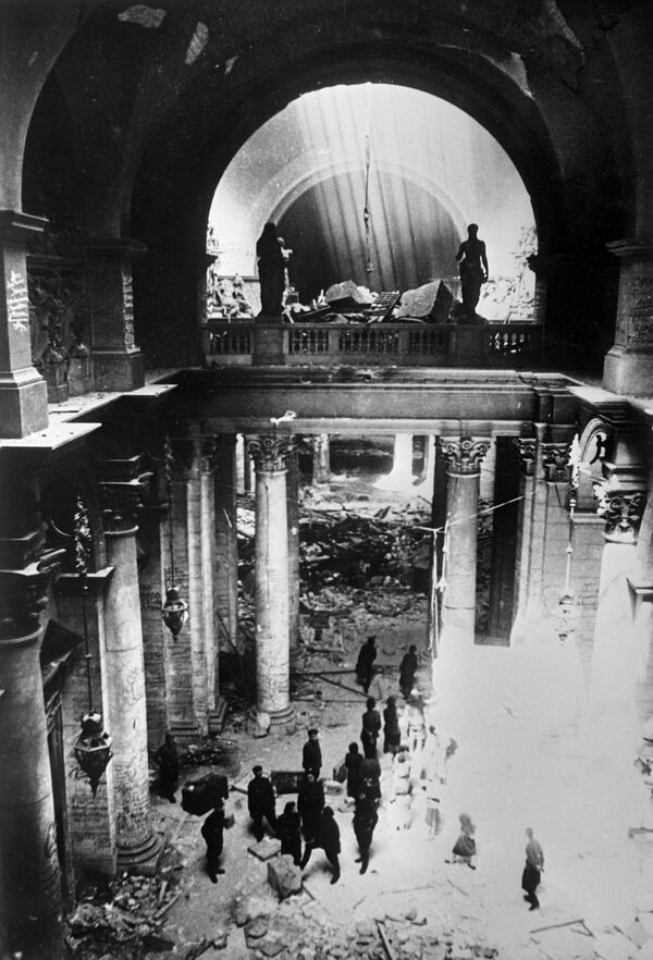 Советские бойцы в здании Рейхстага 9 мая 1945 года - Sputnik Армения