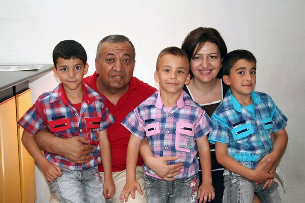 Сусанна Серобян с детьми Сусанна Серобян с детьми - Sputnik Армения