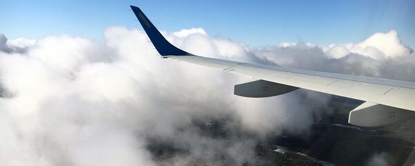 Самолет в небе - Sputnik Армения