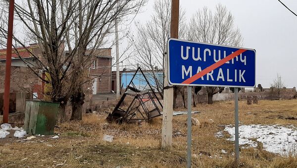 Дорожный знак при выезде из Маралика - Sputnik Армения