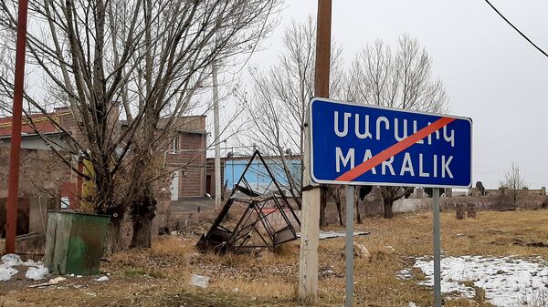 Дорожный знак при выезде из Маралика - Sputnik Армения