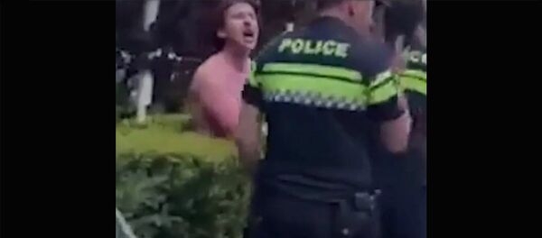 Трансгендер пыталось сжечь себя перед зданием мэрии Тбилиси - Sputnik Արմենիա