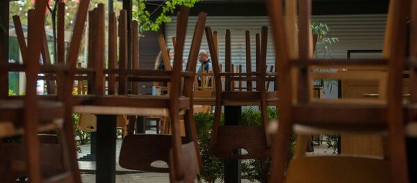 Директор кафе Мелодия Арсен Манукян во время интервью Sputnik Армения Директор кафе Мелодия Арсен Манукян во время интервью Sputnik Армения - Sputnik Արմենիա