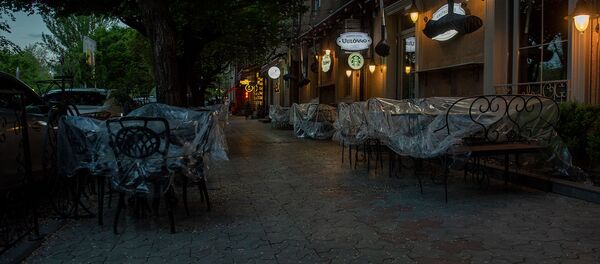 Закрытое кафе на улице Таманяна в Ереване - Sputnik Արմենիա