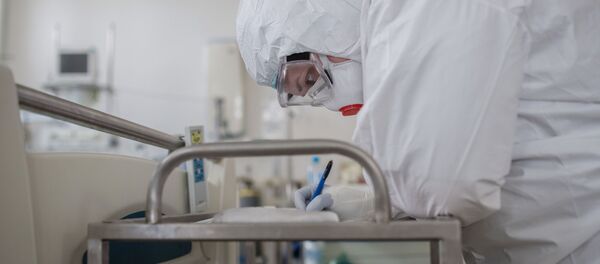 Медицинский работник в отделении реанимации - Sputnik Արմենիա