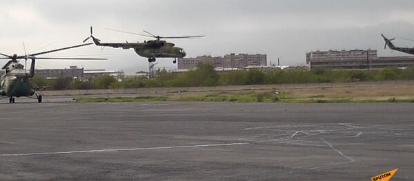 В Армении прошла генеральная репетиция пролета боевой армейской авиации ЮВО в День Победы. В Армении прошла генеральная репетиция пролета боевой армейской авиации ЮВО в День Победы. - Sputnik Արմենիա