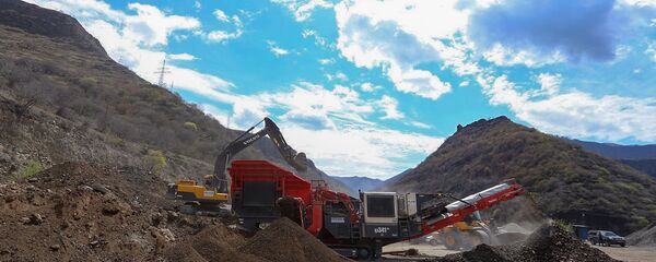 Министр Сурен Папикян посетил межгосударственную автомагистраль Ванадзор-Алаверди-Грузия (М6) и ознакомился с текущими работами (19 апреля 2020). - Sputnik Армения