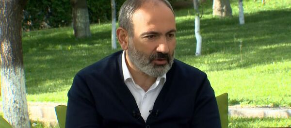 Премьер-министр Никол Пашинян на встрече с комендантом и министром здравоохранения по вопросу распространения короновируса (3 мая 2020). Еревaн - Sputnik Армения