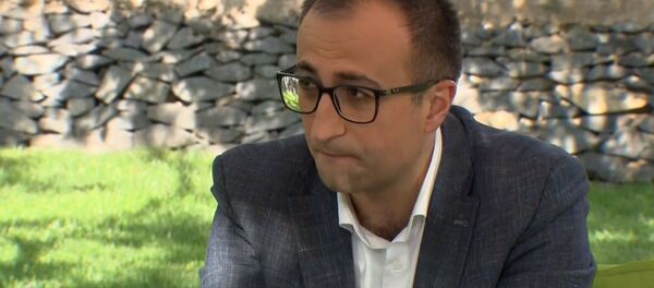 Министр здравоохранения Арсен Торосян на встрече с премьер-министром и комендантом по вопросу распространения короновируса (3 мая 2020). Еревaн Министр здравоохранения Арсен Торосян на встрече с премьер-министром и комендантом по вопросу распространения короновируса (3 мая 2020). Еревaн - Sputnik Армения