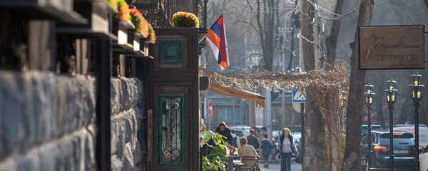 Кафе на улице Езника Кохбаци - Sputnik Армения