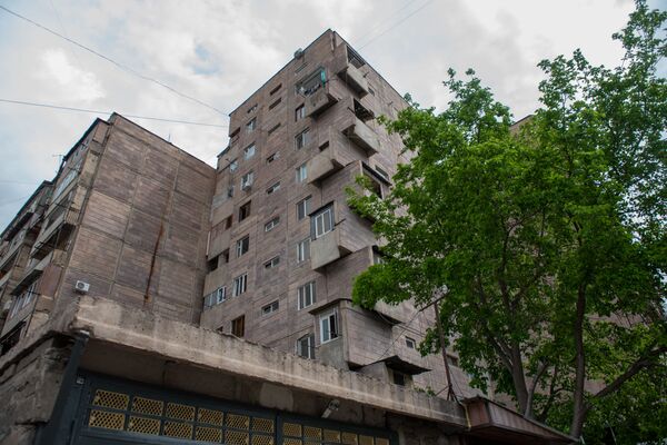 Обнял малышку и спрыгнул: соседи в шоке от поступка Меликяна и рассказали, что знают - Sputnik Армения