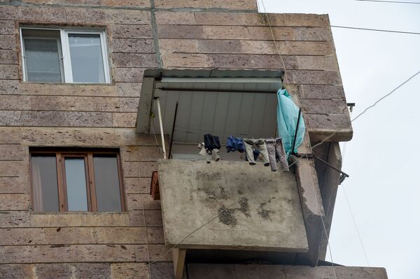 Գրկել է աղջկան ու նետվել. հարևանները պատմում են երևանյան սարսափելի դեպքի մանրամասները Գրկել է աղջկան ու նետվել. հարևանները պատմում են երևանյան սարսափելի դեպքի մանրամասները - Sputnik Արմենիա