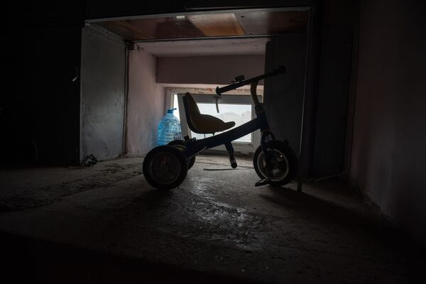 Գրկել է աղջկան ու նետվել. հարևանները պատմում են երևանյան սարսափելի դեպքի մանրամասները Գրկել է աղջկան ու նետվել. հարևանները պատմում են երևանյան սարսափելի դեպքի մանրամասները - Sputnik Արմենիա