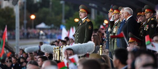 Президент Белоруссии Александр Лукашенко на военном параде, посвященном празднованию Дня Независимости Белоруссии (3 июля 2019). Минск - Sputnik Армения