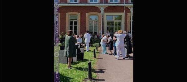 Ֆրանսիա - բուժանձնակազմը պարում է ,,Ով սիրո՜ւն , սիրու՜ն,, կատարման ներքո - Sputnik Արմենիա