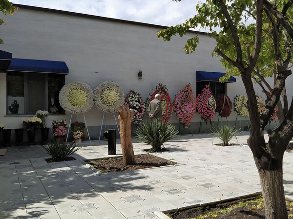 Մի՛ լացեք, կզարթնեն․ Երևանում սպանված երեխաների մայրն ու հարազատները հրաժեշտ են տվել նրանց - Sputnik Արմենիա