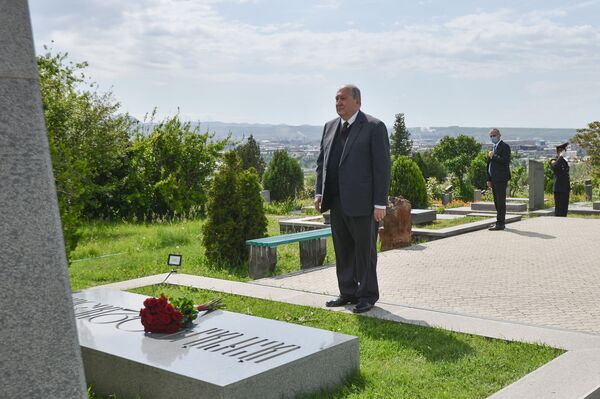 Взятие Шуши можно сравнить с победой под Сталинградом - президент Армении - Sputnik Армения