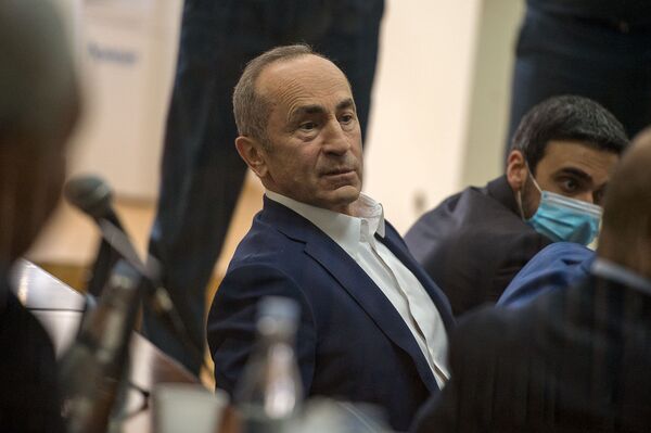 Суд по делу Кочаряна начался: экс-президент явился в суд - Sputnik Армения