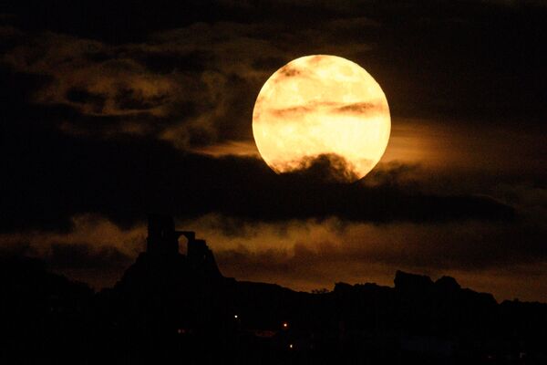 Цветочная луна над Сток-он-Трентом, Англия - Sputnik Армения