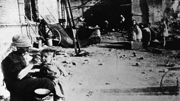 На сталинградских улицах летом 1942 года. - Sputnik Армения
