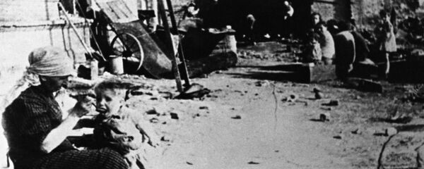 На сталинградских улицах летом 1942 года. На сталинградских улицах летом 1942 года. - Sputnik Արմենիա