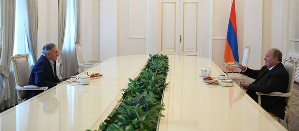 Նախագահ Արմեն Սարգսյանը հյուրընկալել է Արցախի հերոս Արկադի Տեր-Թադևոսյանին - Sputnik Արմենիա