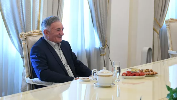 Президент Армен Саркисян принимает у себя героя Арцаха Аркадия Тер-Тадосяна (8 мая 2020). Еревaн - Sputnik Армения