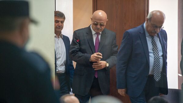 Справа налево: Хосров Арутюнян, Анушаван Даниелян и Карен Карапетян на судебном заседании по делу 1 марта (8 мая 2020). Еревaн - Sputnik Армения