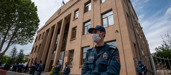 Охрана у здания суда, где проходит судебное заседание по делу 1 марта (8 мая 2020). Еревaн - Sputnik Արմենիա