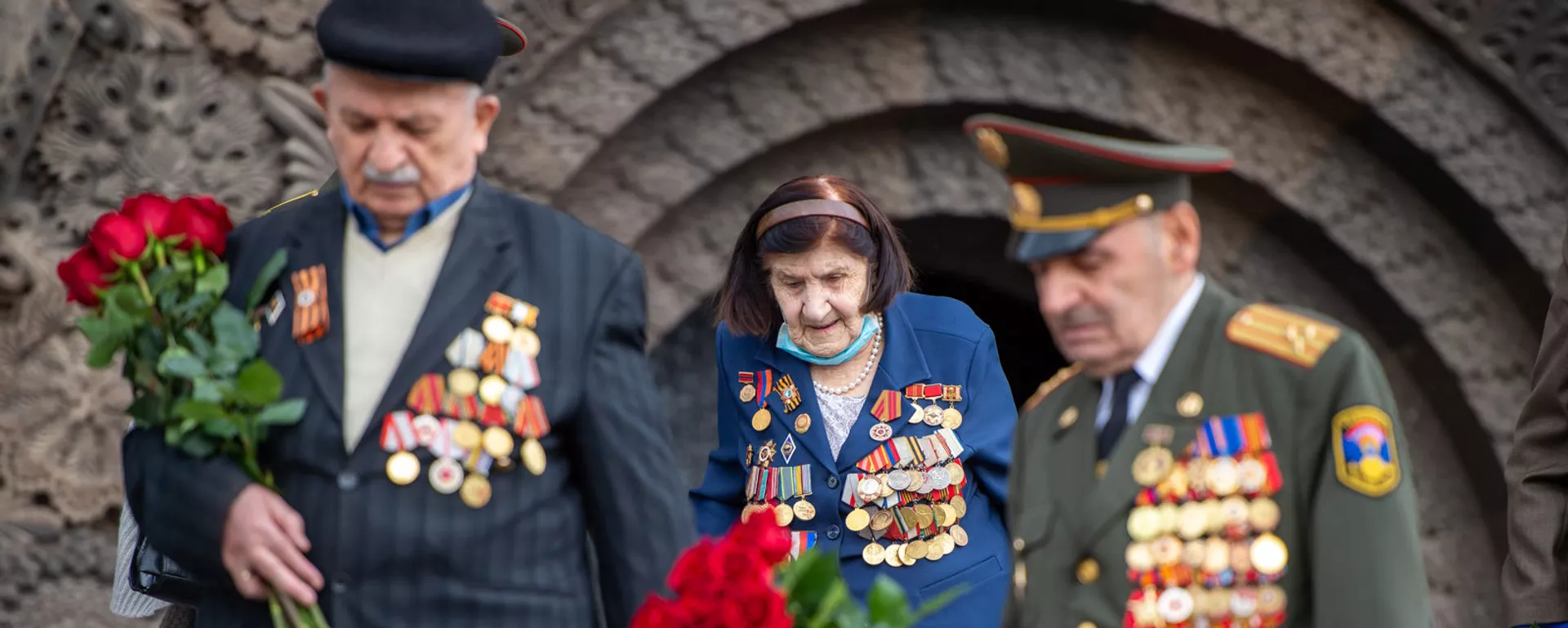 Ветераны ВОВ у музея министерства обороны Армении в парке Победы (9 мая 2020). Еревaн - Sputnik Армения, 1920, 22.06.2022