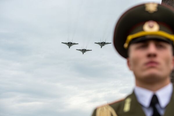 Սու-30ՍՄ կործանիչները Հաղթանակի օրվա ավիաշքերթին. Երևան - Sputnik Արմենիա