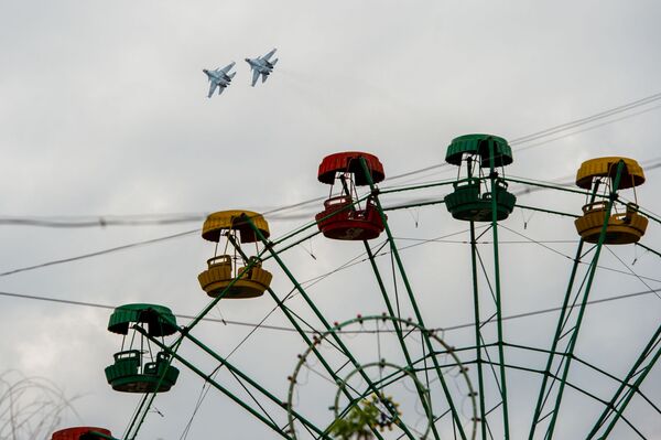 Տոնական ավիացիոն շքերթ. Երևանի երկնքում Սու-30ՍՄ կործանիչներն էին և ոչ միայն. լուսանկարներ - Sputnik Արմենիա