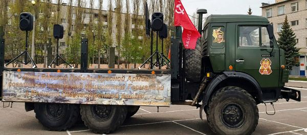 Военнослужащие российской военной базы ЮВО, дислоцированной в Армении на грузовых автомобилях совершили марш по улицам Еревана и Гюмри в честь 75-тилетия Победы в Великой Отечественной войне (9 мая 2020). - Sputnik Արմենիա