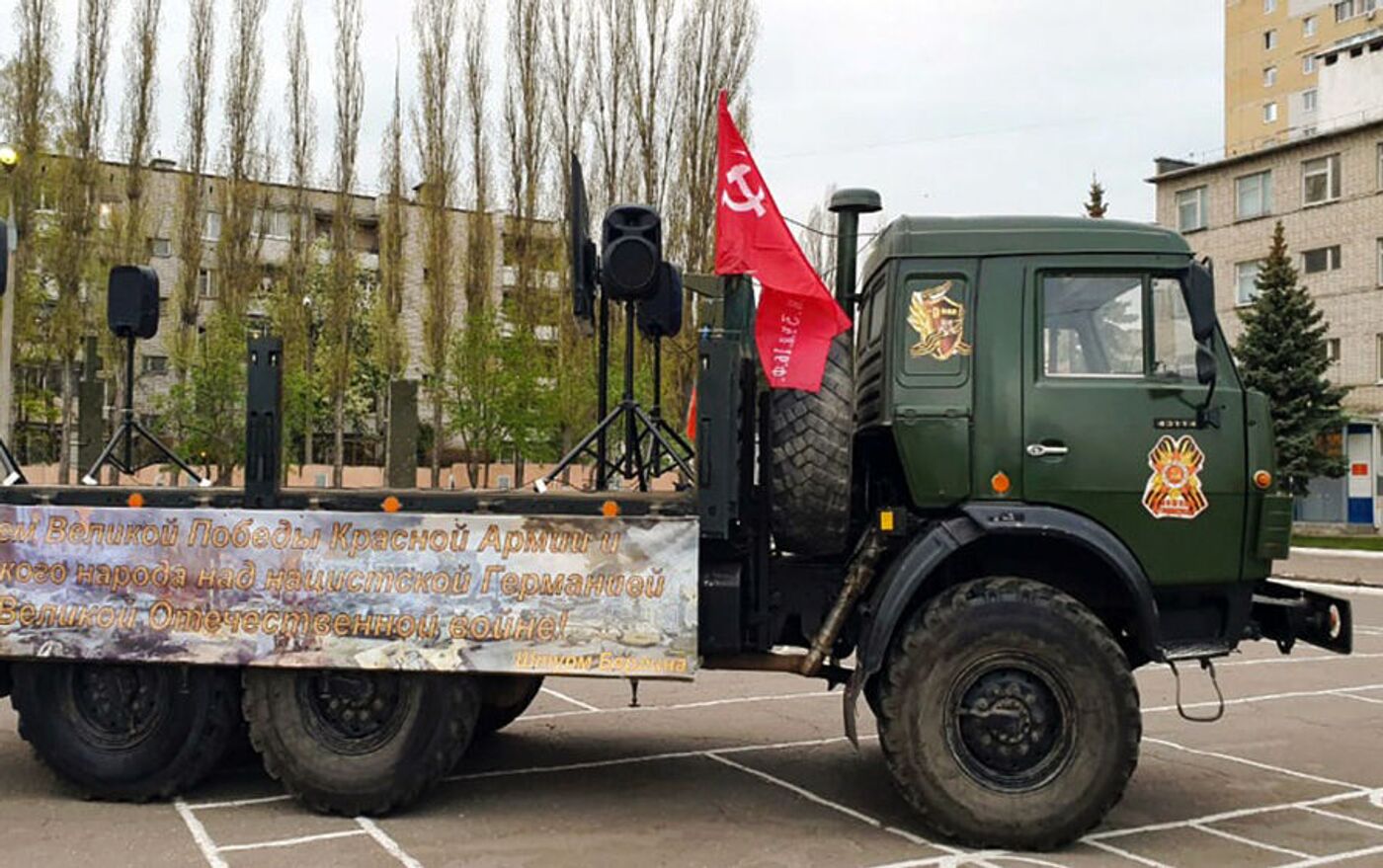 Праздничный марш: российские военные поздравили армянских ветеранов с Днем  Победы - 09.05.2020, Sputnik Армения