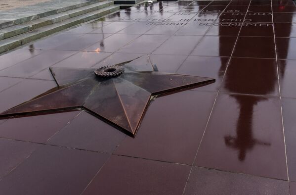 Вечный огонь в парке Победы (9 мая 2020). Еревaн - Sputnik Армения