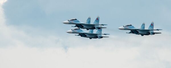 Истребители Су-30СМ пролетают над парком Победы на авиапараде (9 мая 2020). Еревaн - Sputnik Արմենիա