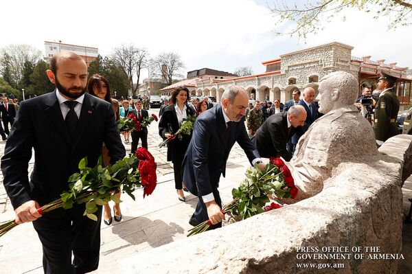 Արցախում տոնական միջոցառումներ են. մասնակցել են նաև Նիկոլ Փաշինյանն ու Արարատ Միրզոյանը  - Sputnik Արմենիա