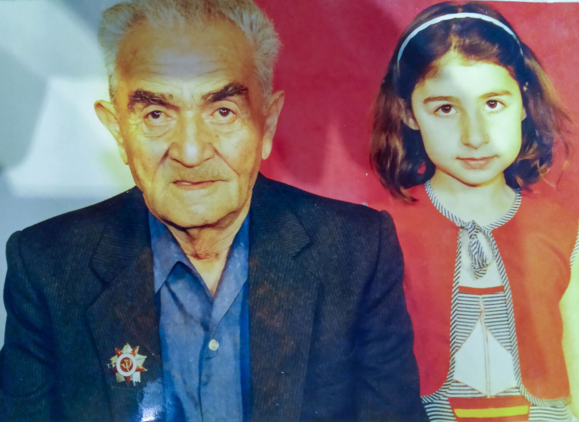 Брат Гайка Шадунца Акоп с внучкой Лианой - Sputnik Армения, 1920, 09.12.2021