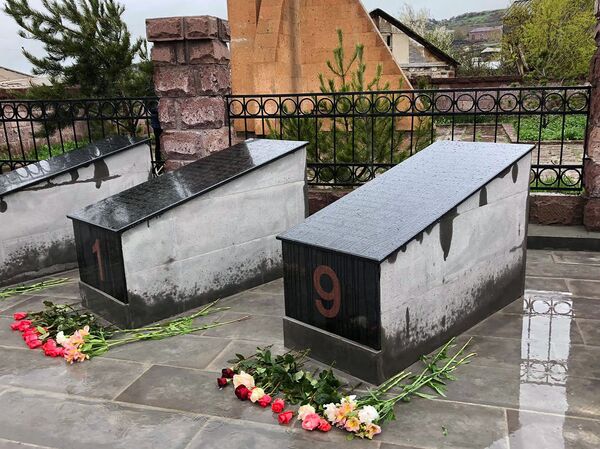 Через 75 лет после Великой Победы: в армянском селе Джрарат установлен уникальный мемориал Через 75 лет после Великой Победы: в армянском селе Джрарат установлен уникальный мемориал - Sputnik Армения