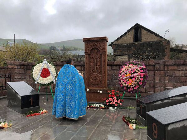 Через 75 лет после Великой Победы: в армянском селе Джрарат установлен уникальный мемориал Через 75 лет после Великой Победы: в армянском селе Джрарат установлен уникальный мемориал - Sputnik Армения