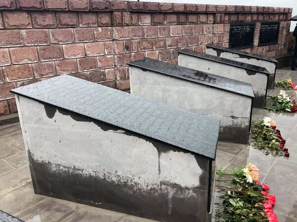 Через 75 лет после Великой Победы: в армянском селе Джрарат установлен уникальный мемориал Через 75 лет после Великой Победы: в армянском селе Джрарат установлен уникальный мемориал - Sputnik Армения