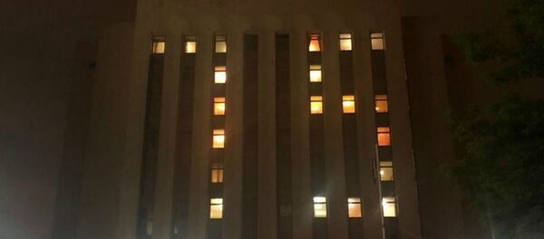 Фасад Российского посольства в Ереване со световой надписью в честь Дня победы (9 мая 2020). Еревaн - Sputnik Արմենիա