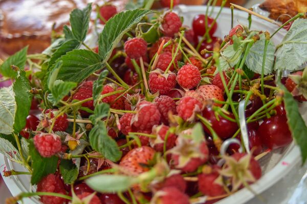 Что происходит с организмом, когда мы едим малину? - Sputnik Армения